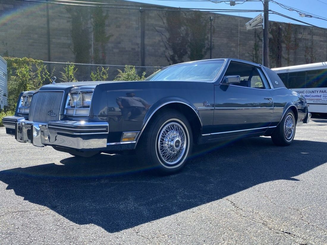 1984 Buick Riviera - photo 2