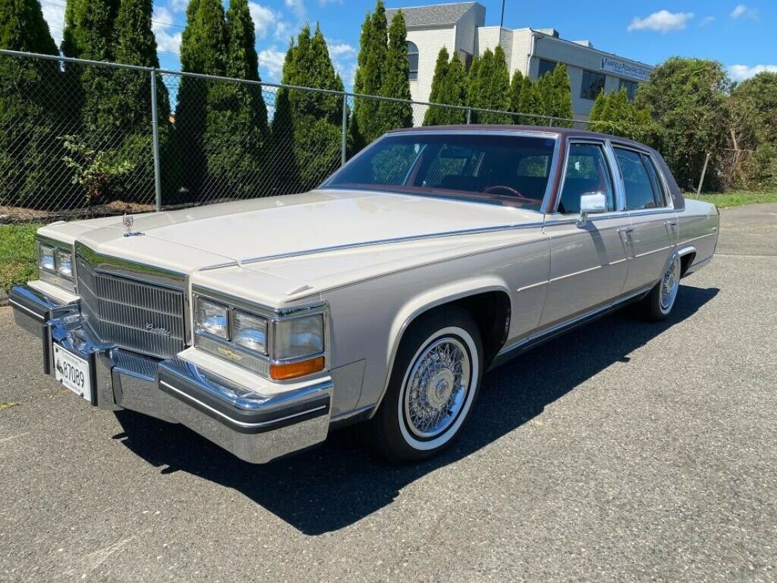 1984 CADILLAC FLEETWOOD BROUGHAM 4.1 LITRE V8 LOADED 17,000 ORIGINAL MILES 1984 Cadillac Fleetwood