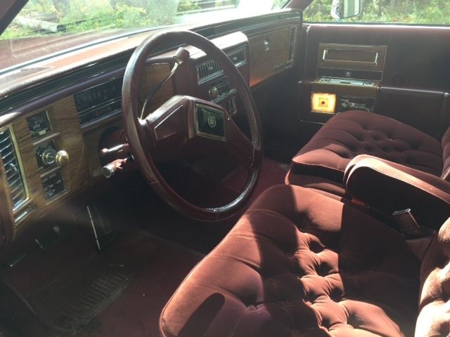 1984 Cadillac Fleetwood D'Elegance - photo 3