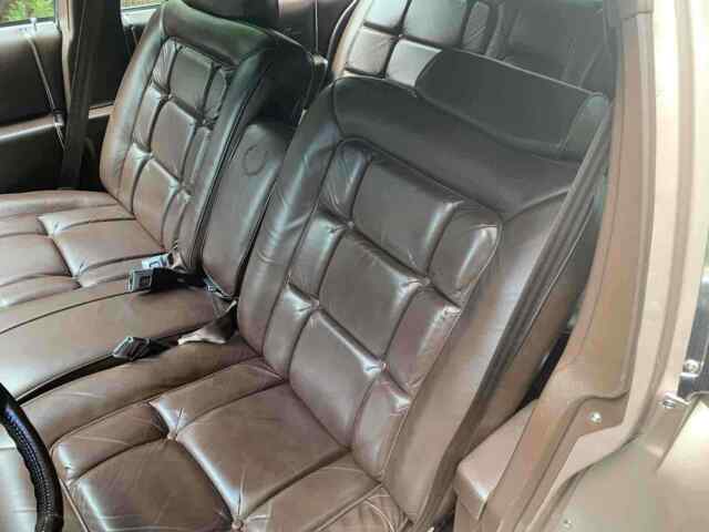 1984 Cadillac Fleetwood BROUGHAM - photo 4