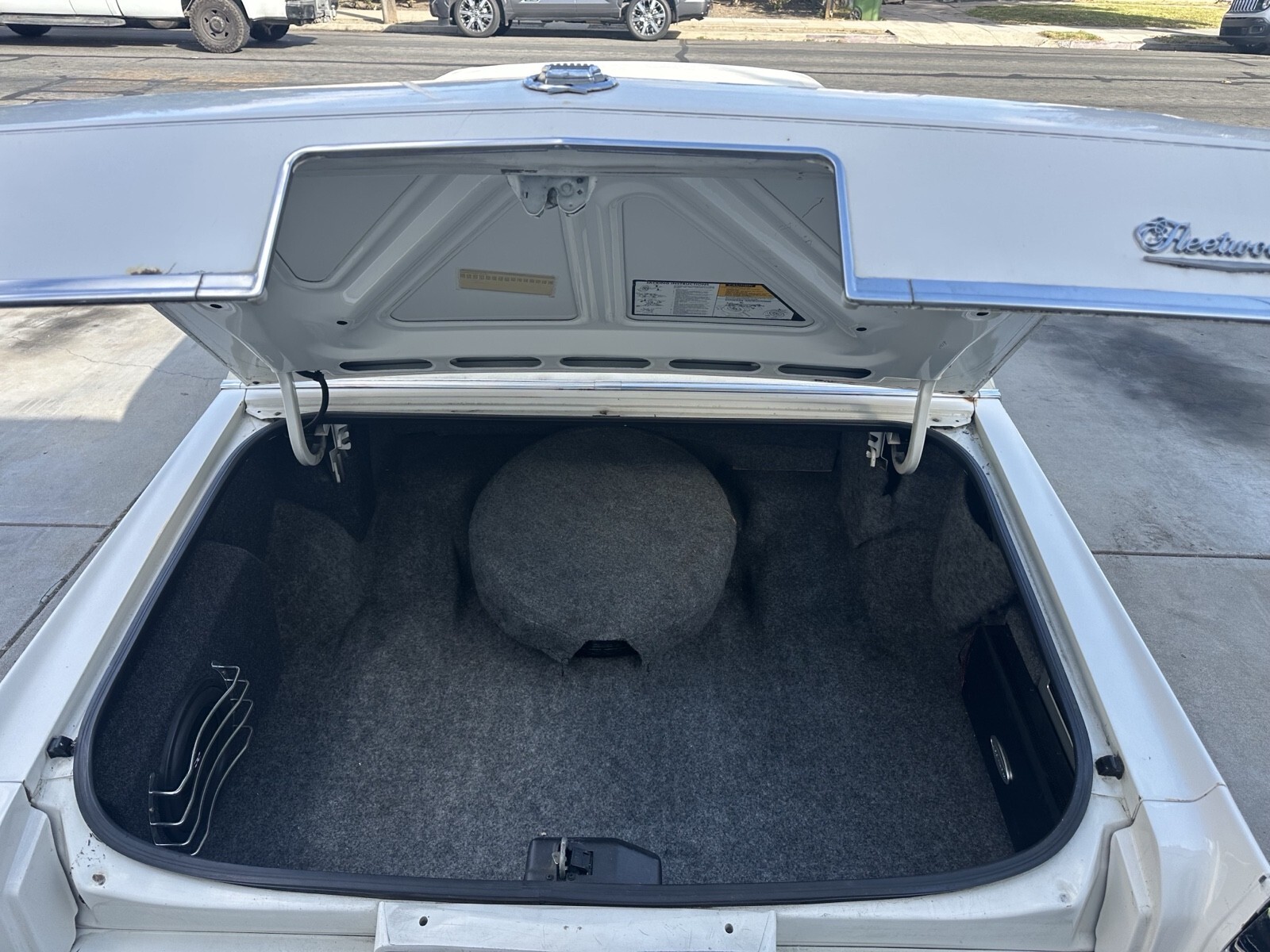 1984 Cadillac Fleetwood BROUGHAM - photo 10