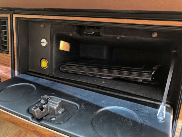 1984 Cadillac Seville - photo 13