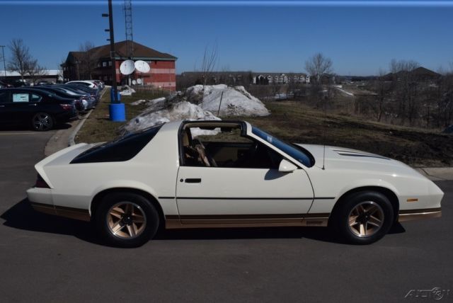 1984 Chevrolet Camaro 1984 Chevrolet Camaro Z/28 V8 One Owner, 48K MILES - photo 10