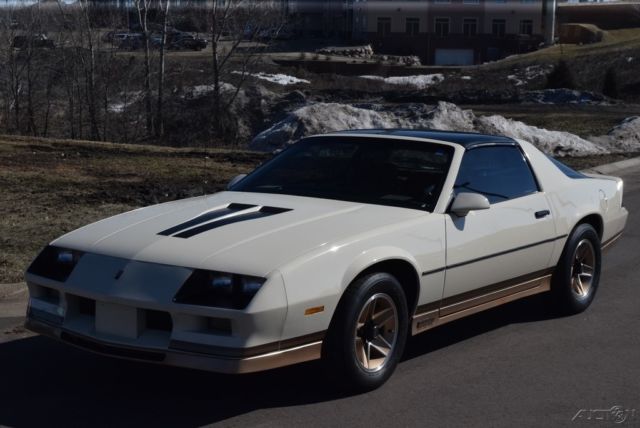 1984 Chevrolet Camaro 1984 Chevrolet Camaro Z/28 V8 One Owner, 48K MILES - photo 2