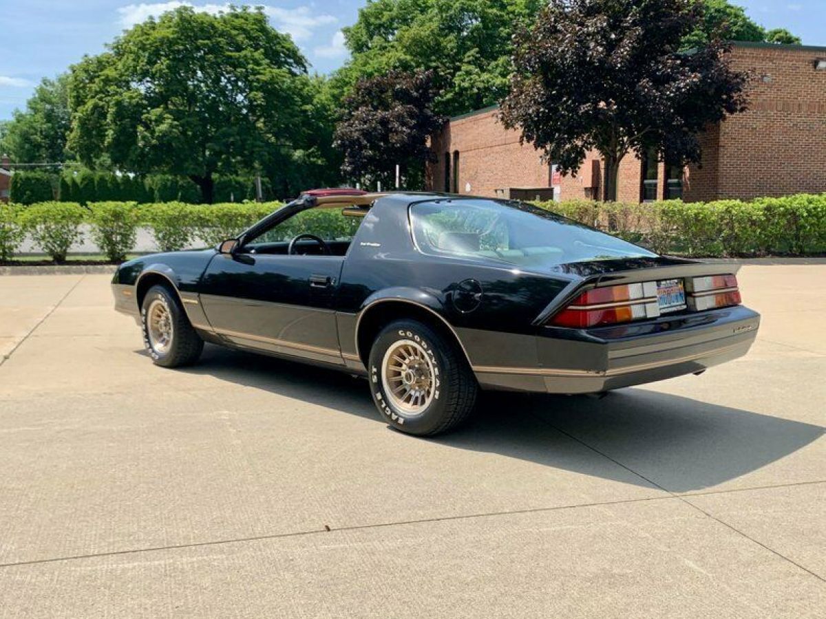 1984 Chevrolet Camaro - photo 9
