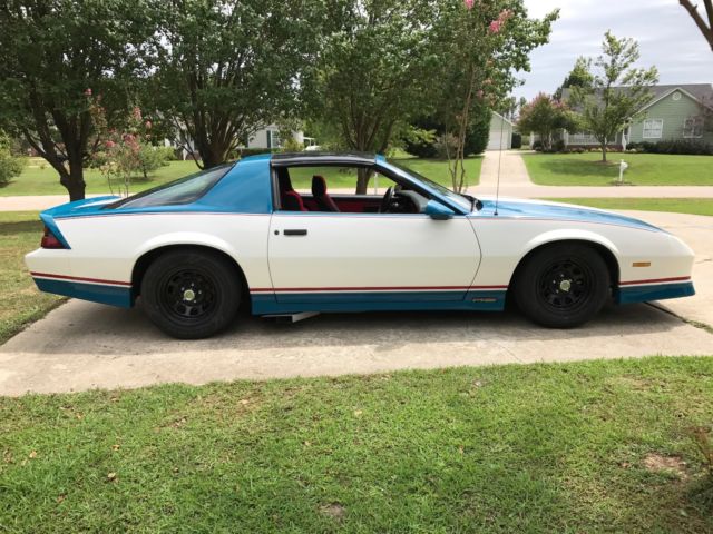 1984 Chevrolet Camaro RS - photo 2