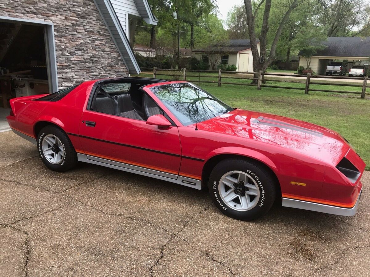 1984 Chevrolet Camaro Z28 Coupe Red RWD Automatic 1984 Chevrolet Camaro