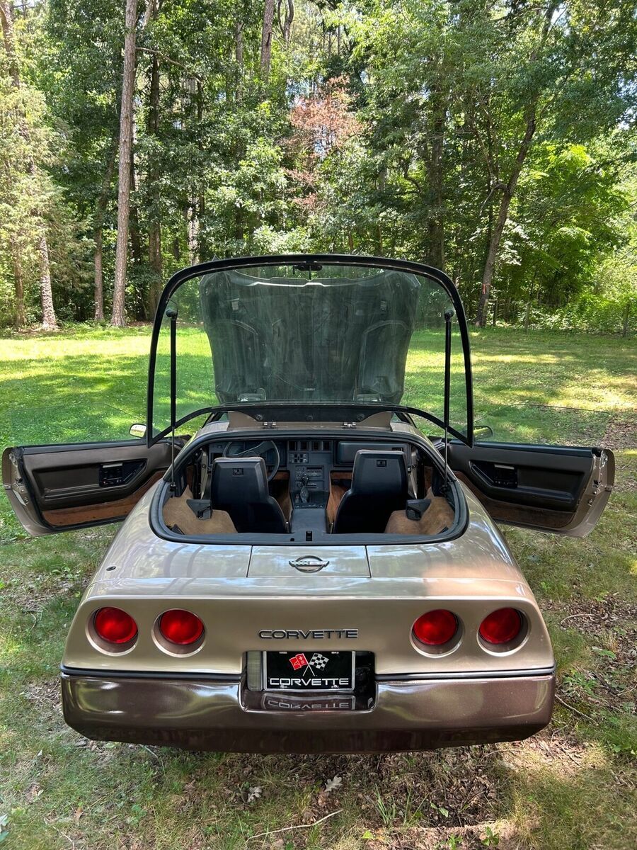 1984 Chevrolet Corvette - photo 11