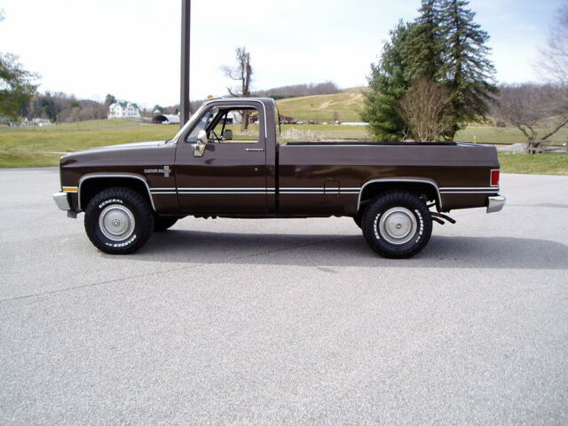 1984 Chevrolet C/K Pickup 2500 Custom Deluxe 4x4 - photo 2