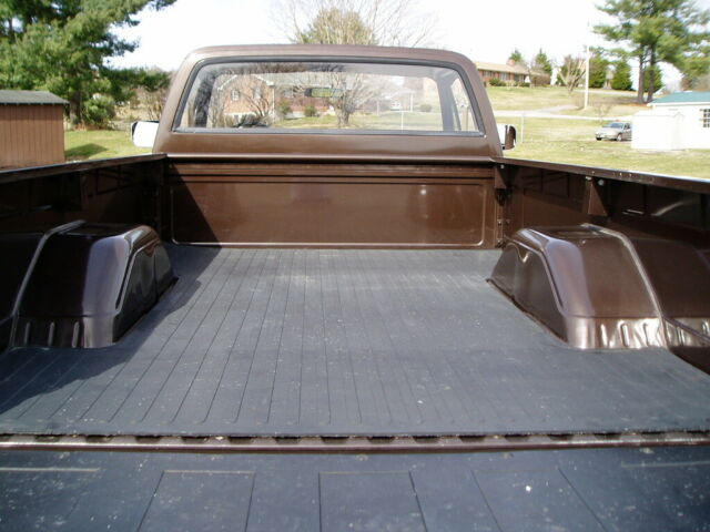 1984 Chevrolet C/K Pickup 2500 Custom Deluxe 4x4 - photo 4