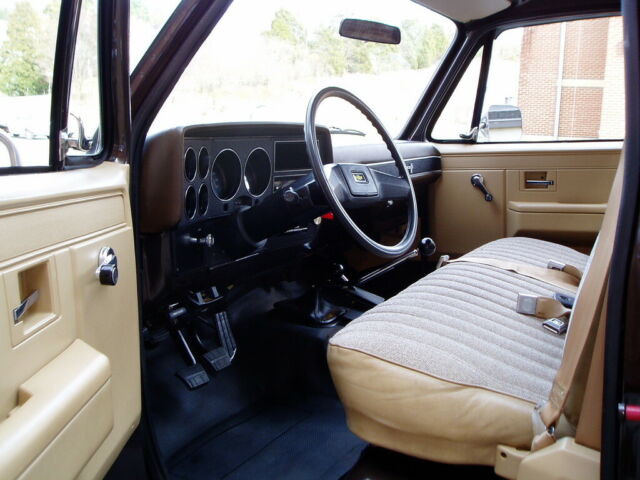 1984 Chevrolet C/K Pickup 2500 Custom Deluxe 4x4 - photo 5