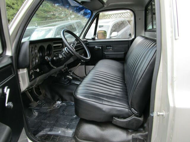 1984 Chevrolet C/K Pickup 1500 Custom Deluxe - photo 11