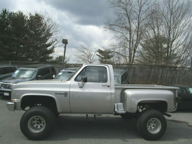 1984 Chevrolet C/K Pickup 1500 Custom Deluxe - photo 4
