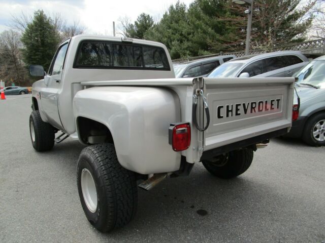 1984 Chevrolet C/K Pickup 1500 Custom Deluxe - photo 5