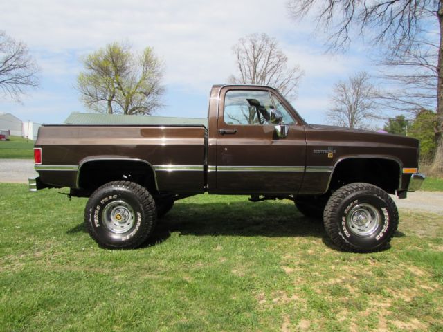 1984 Chevrolet C/K Pickup 1500 Scottsdale - photo 2