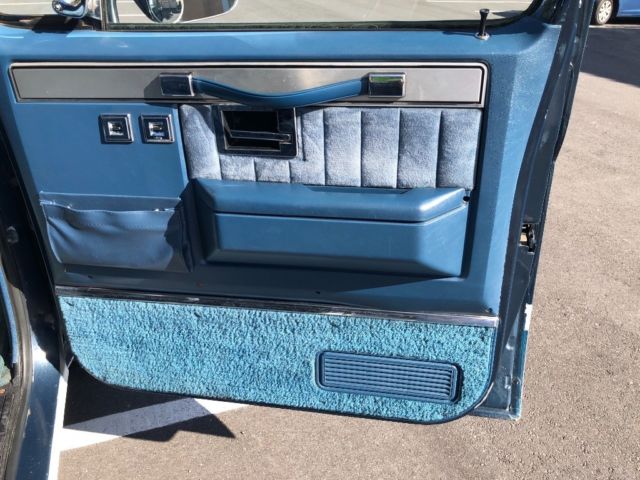 1984 Chevrolet Silverado C20 Camper Special - photo 11