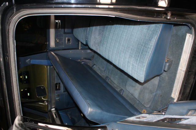 1984 Chevrolet Suburban - photo 12