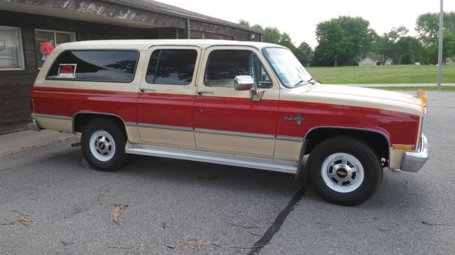 1984 Chevrolet Suburban - photo 2