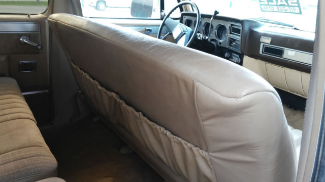 1984 Chevrolet Suburban - photo 4