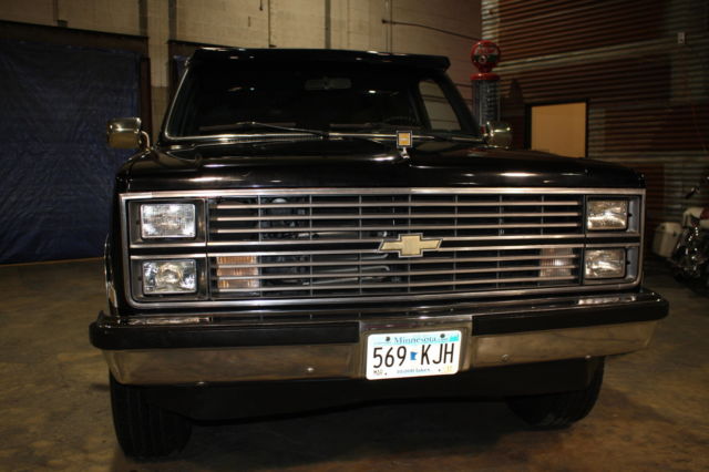 1984 Chevrolet Suburban - photo 3