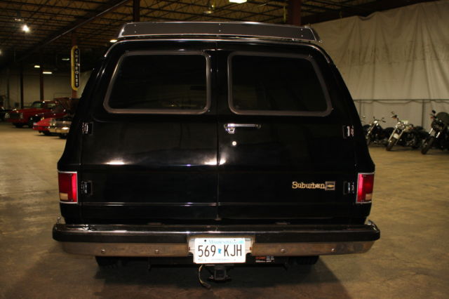1984 Chevrolet Suburban - photo 4