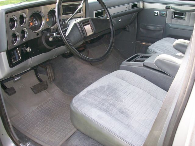 1984 Chevrolet Suburban - photo 10
