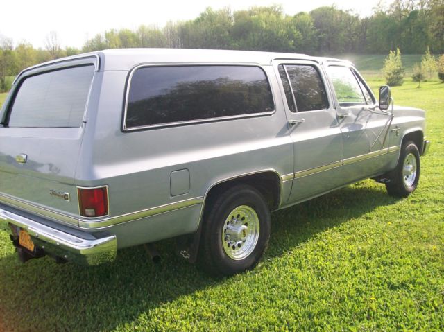 1984 Chevrolet Suburban - photo 4