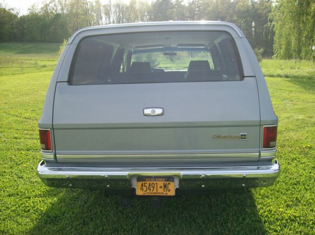 1984 Chevrolet Suburban - photo 5