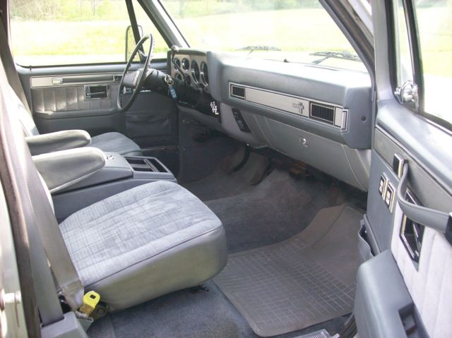 1984 Chevrolet Suburban - photo 8