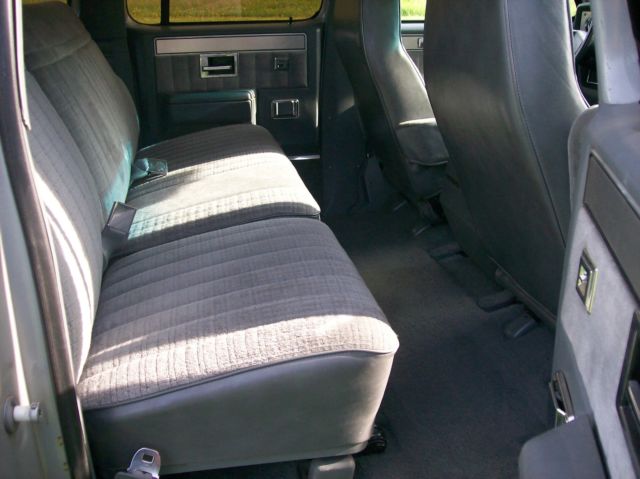 1984 Chevrolet Suburban - photo 9