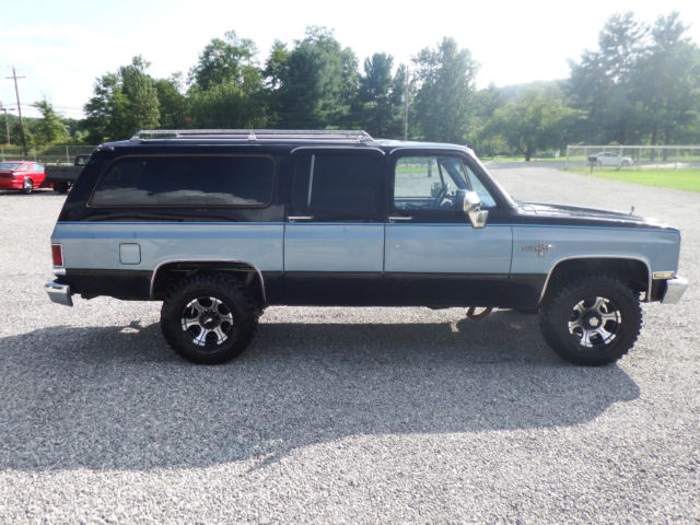 1984 Chevrolet Suburban - photo 3