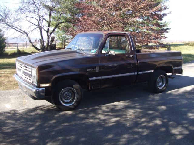 1984 Chevy C-10 Custom Deluxe Short Bed Truck 1984 Chevrolet C-10