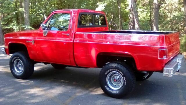 1984 Chevrolet C-10 custom deluxe short bed 4x4 pickup - photo 4