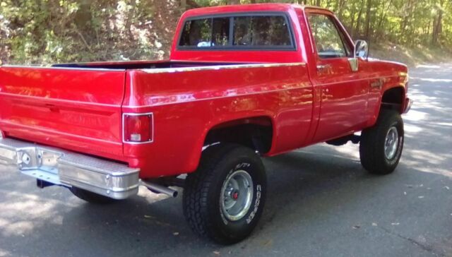 1984 Chevrolet C-10 custom deluxe short bed 4x4 pickup - photo 7