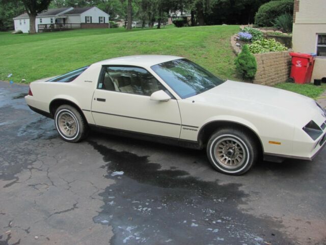 1984 Chevrolet Camaro 2 Door Coupe - photo 2