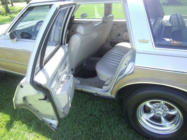 1984 Chevrolet Caprice estate - photo 10