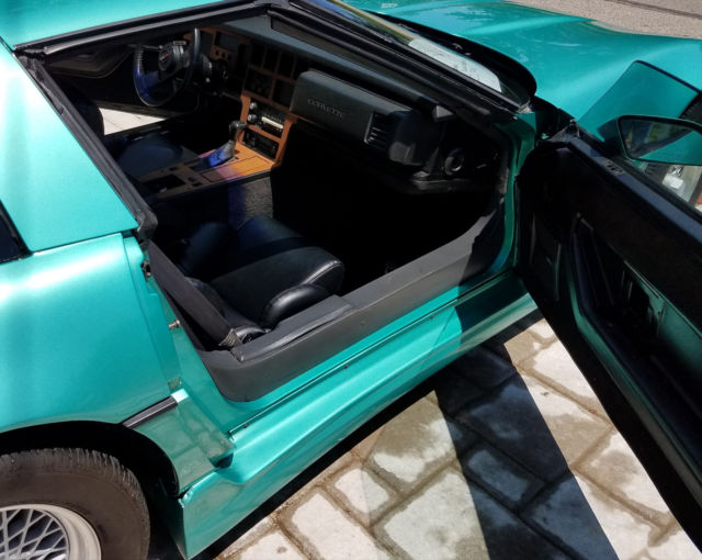 1984 Chevrolet Corvette Base Hatchback 2-Door - photo 10