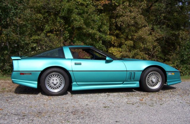 1984 Chevrolet Corvette Base Hatchback 2-Door - photo 2