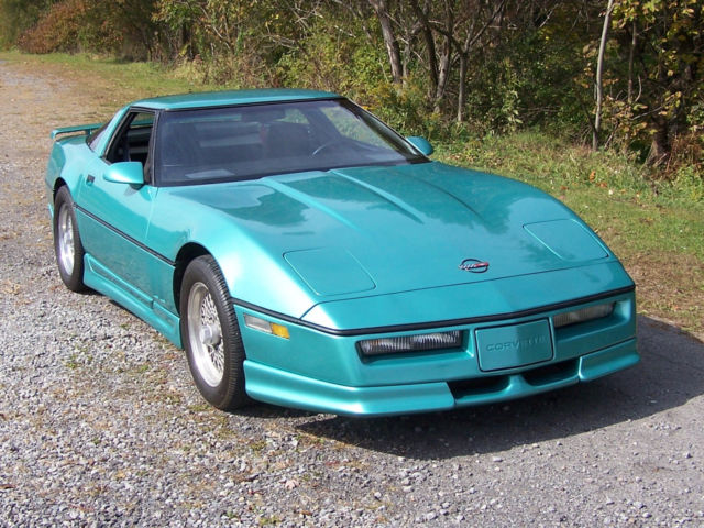 1984 Chevrolet Corvette Base Hatchback 2-Door - photo 3