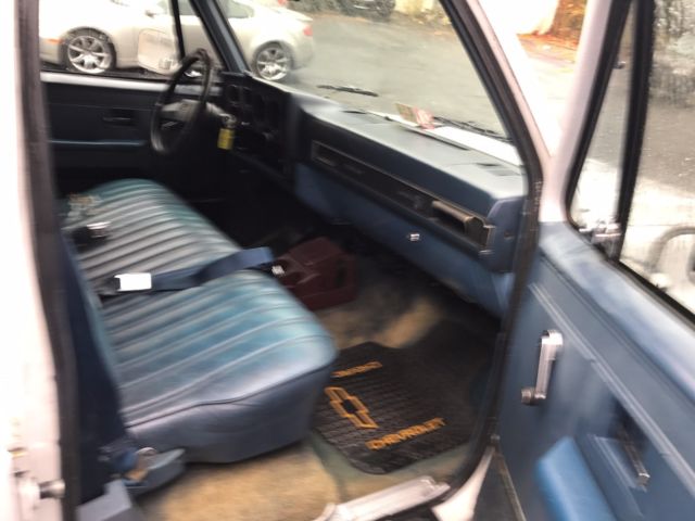 1984 Chevrolet Suburban - photo 10