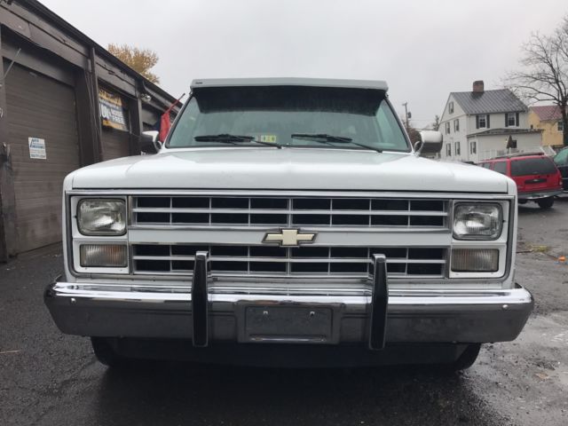 1984 Chevrolet Suburban - photo 2
