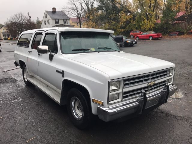 1984 Chevrolet Suburban - photo 3