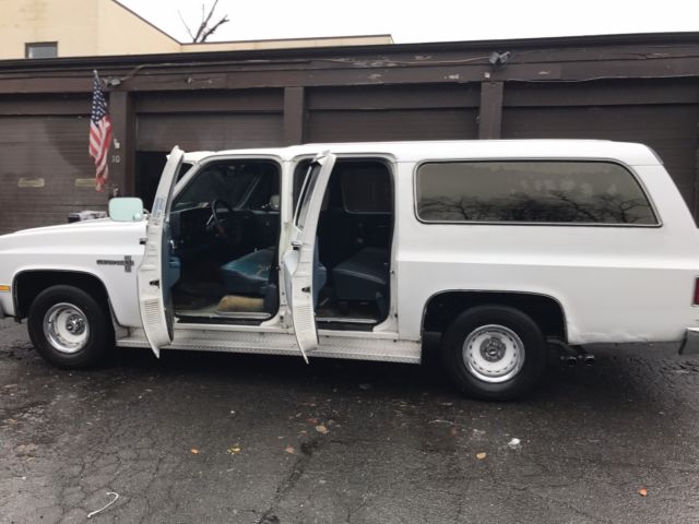 1984 Chevrolet Suburban - photo 9