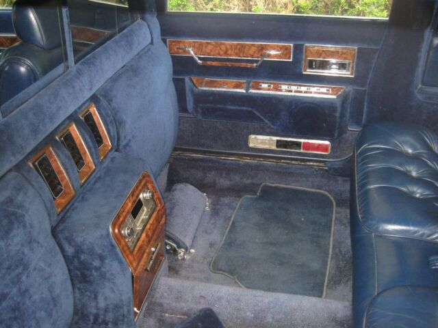 1984 Chrysler LeBaron Executive Limousine - photo 11