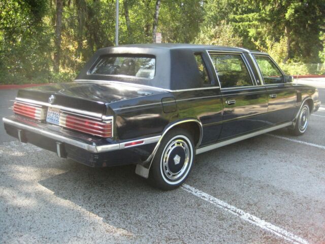 1984 Chrysler LeBaron Executive Limousine - photo 5