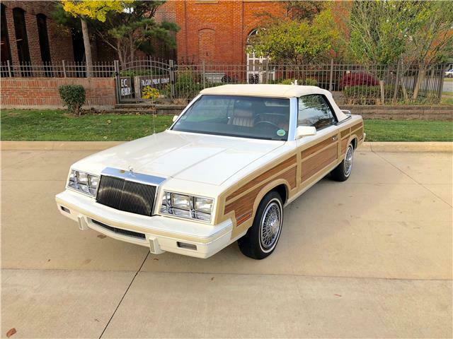 1984 Chrysler LeBaron Town & Country - photo 2