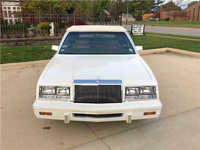 1984 Chrysler LeBaron Town & Country - photo 3
