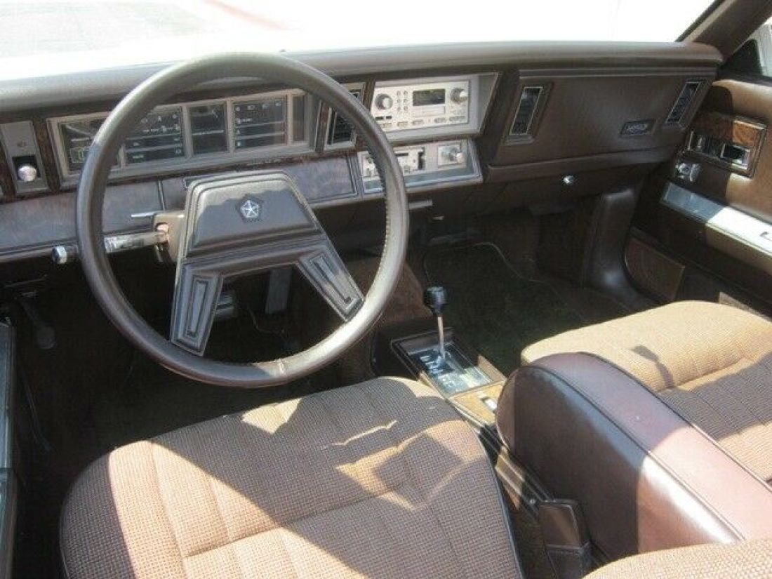 1984 Chrysler LeBaron Town & Country - photo 13