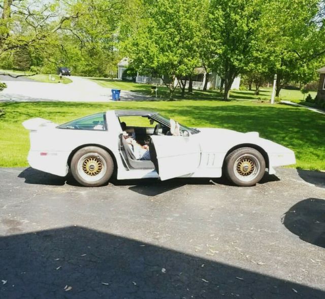 1984 Chevrolet Corvette - photo 2