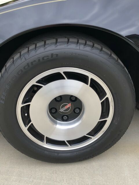 1984 Chevrolet Corvette - photo 2